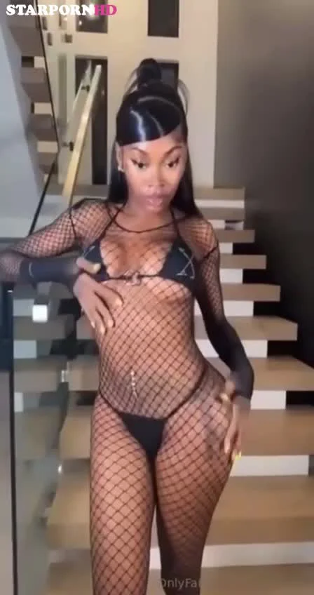 Asian Doll Nude Show off Big Booty